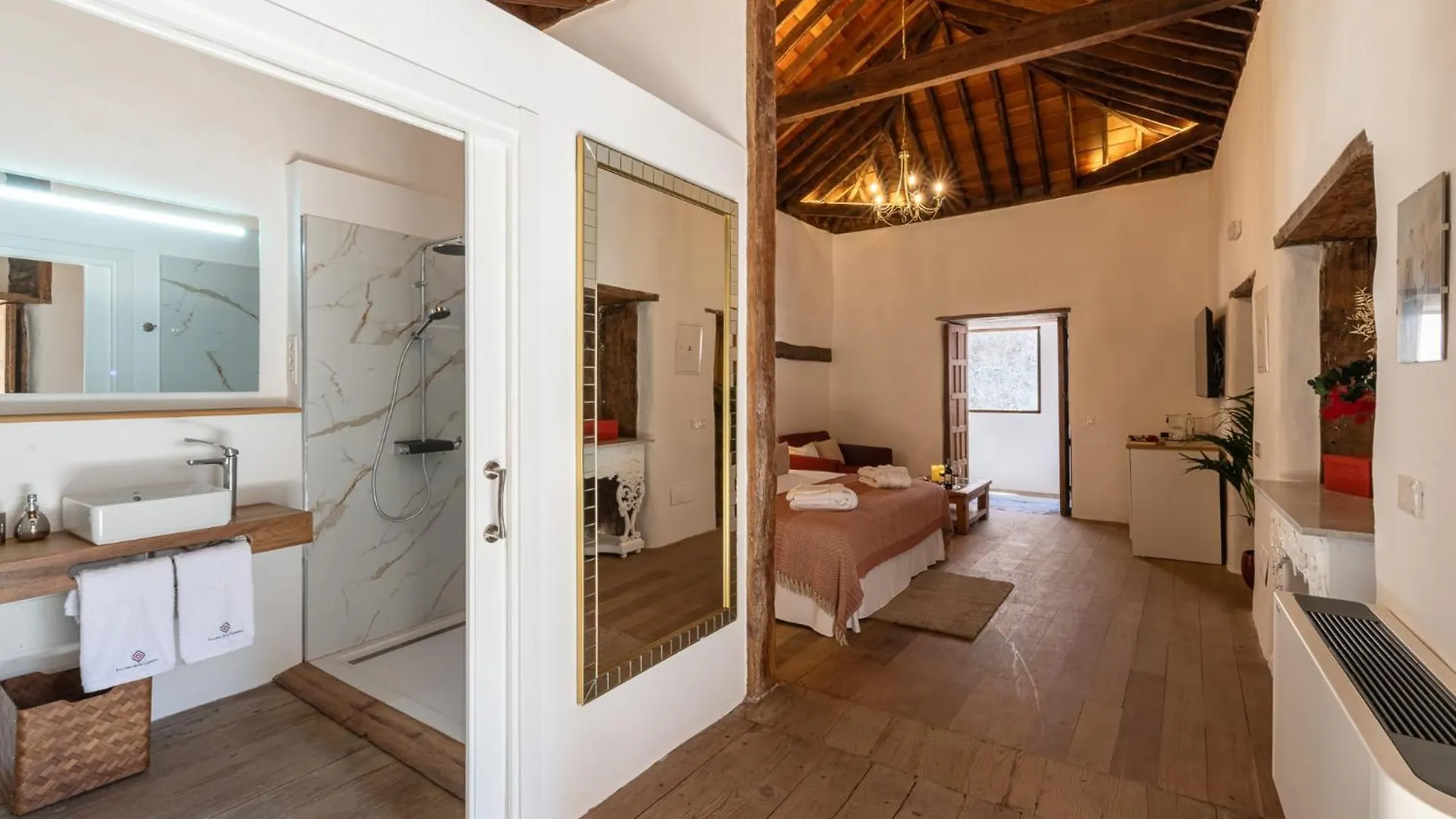 فندق La Casa De La Camelia لا لاغونا